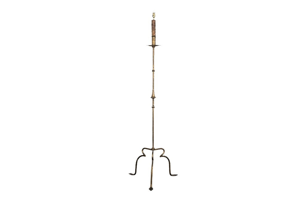 20th Century tall stylish Spanish gilt metal floor lamp with inverted trumpet form to the ringed stem.