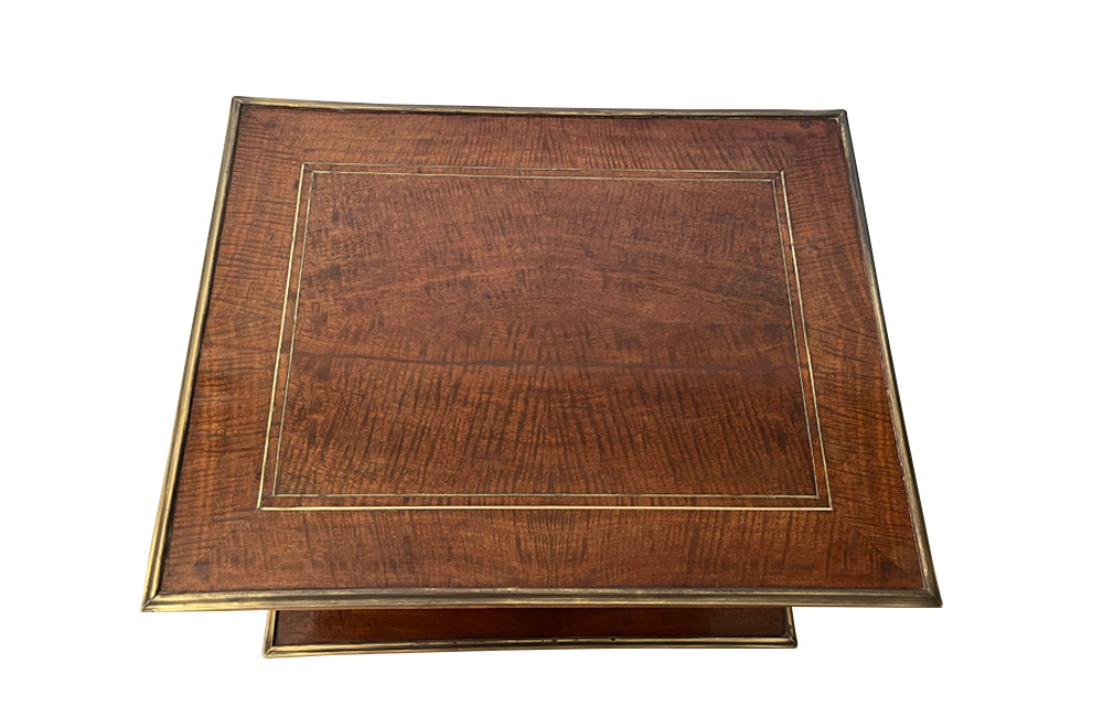 19th Century walnut tea table attributed to the renown French name of Giroux - French Antique Furniture