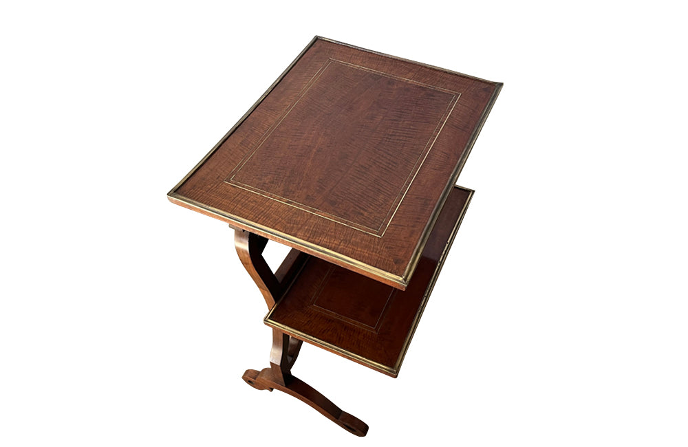 19th Century walnut tea table attributed to the renown French name of Giroux - French Antique Furniture