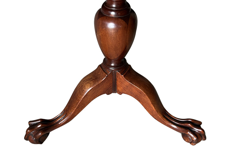 Carved Chippendale style tilt top table with large pie crust top resting on a turned pedestal with urn and carved legs terminating in claw and ball feet.