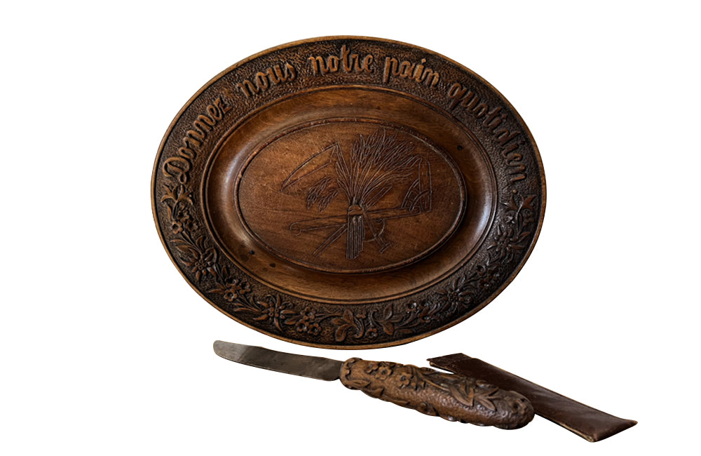 19th Century beautiful oval carved bread board with matching carved knife - French Antiques