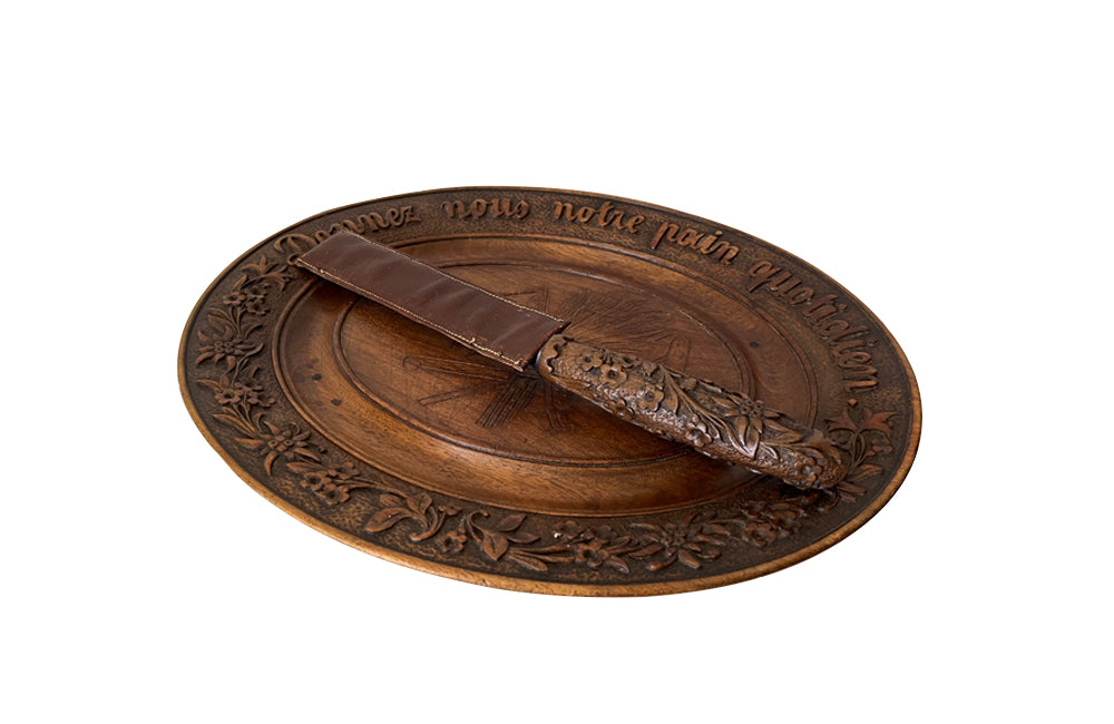 19th Century beautiful oval carved bread board with matching carved knife - French Antiques