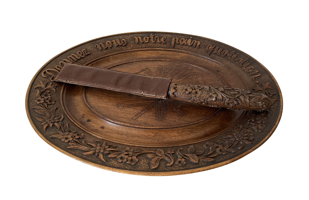 19th Century beautiful oval carved bread board with matching carved knife - French Antiques