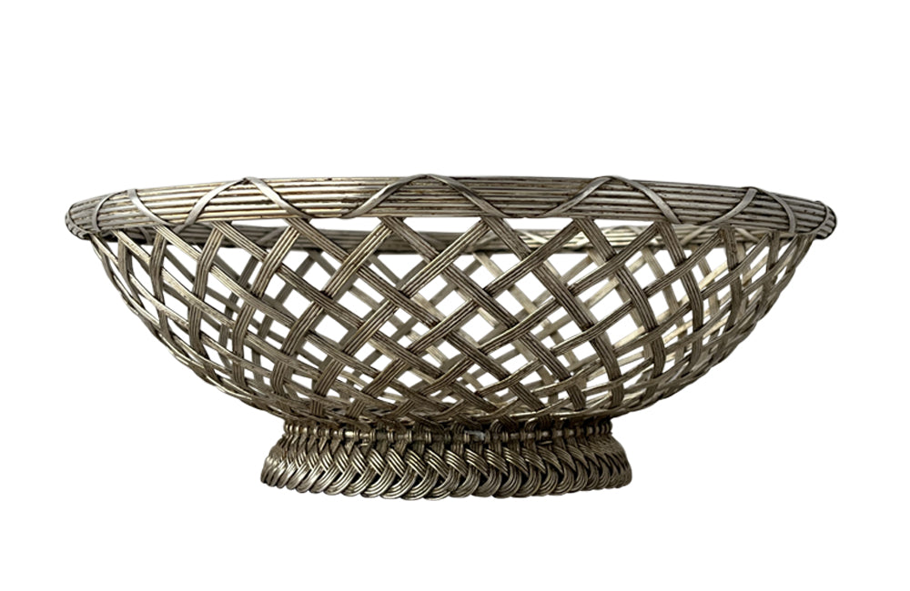 20th century round French silver plate open weave bread basket with decorative rim in the Neo-Classical style on raised base.