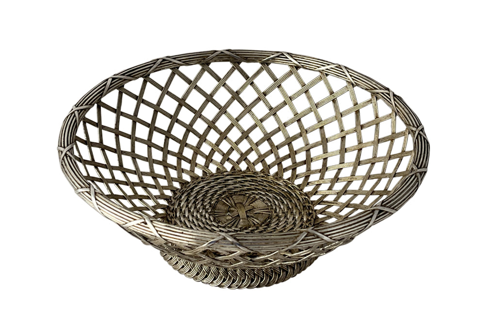 20th century round French silver plate open weave bread basket with decorative rim in the Neo-Classical style on raised base. 