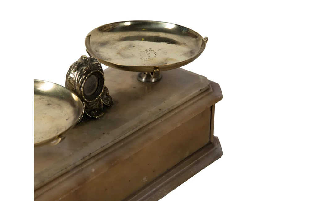 CHARMING PETITE MARBLE SCALES