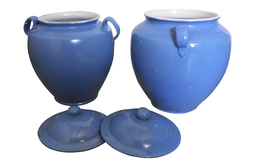 PAIR OF BLUE CONFIT POTS WITH LIDS
