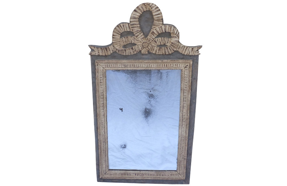 18TH CENTURY LOOKING GLASS