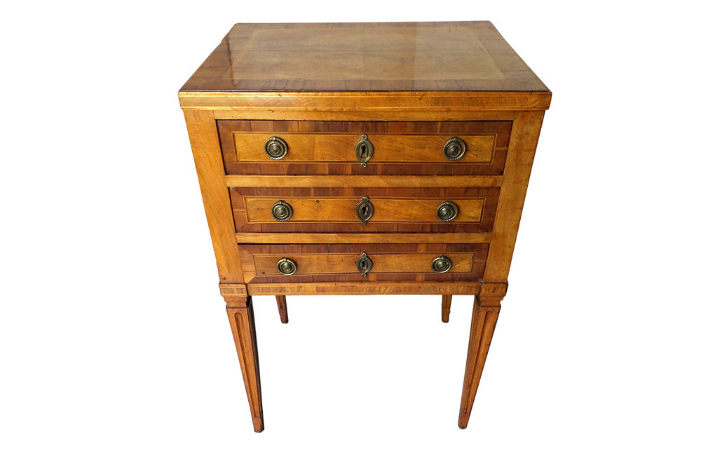 18TH CENTURY PETITE CHEST OF DRAWERS / SIDE TABLE