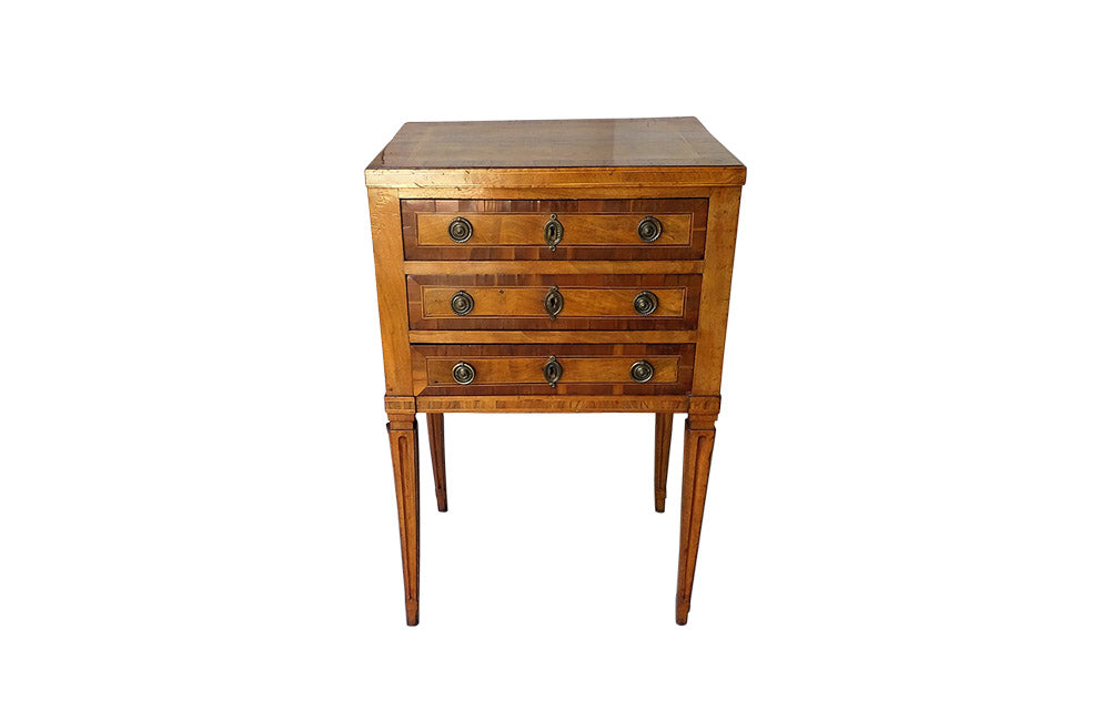 18TH CENTURY PETITE CHEST OF DRAWERS / SIDE TABLE