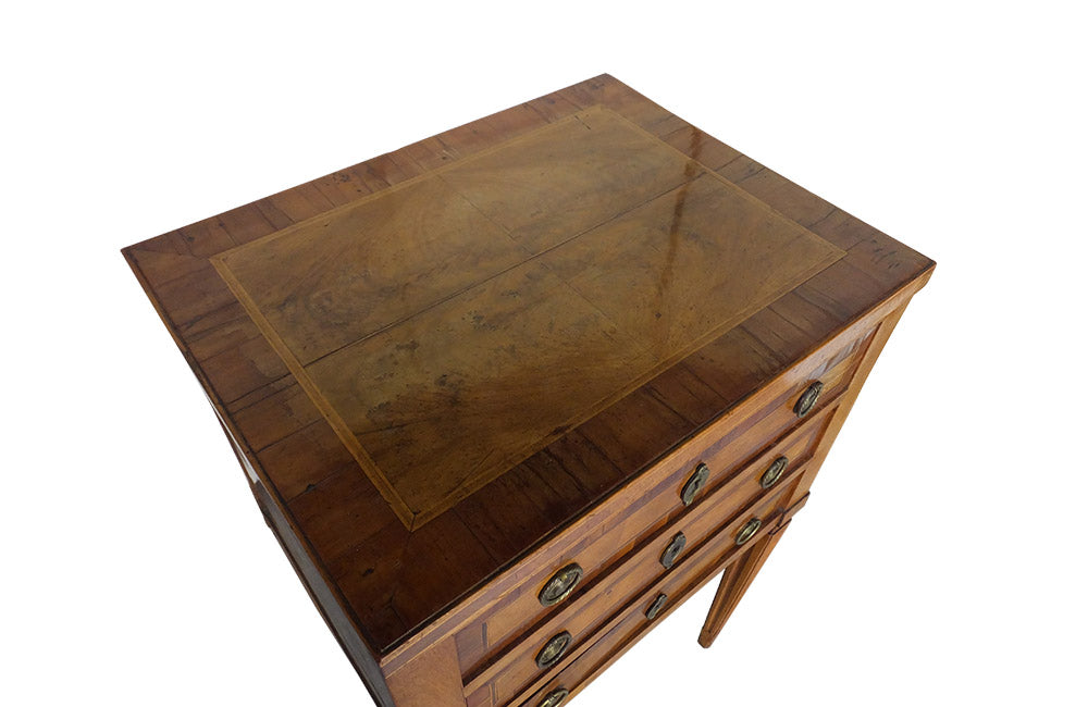 18TH CENTURY PETITE CHEST OF DRAWERS / SIDE TABLE