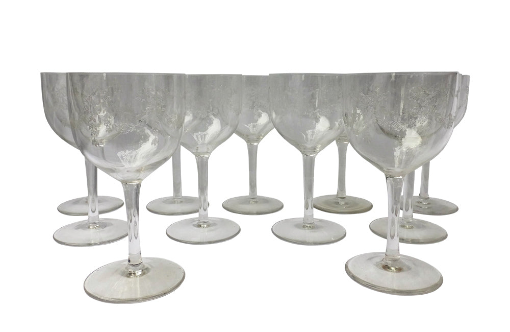 SET OF ELEVEN CRYSTAL WINE GLASSES