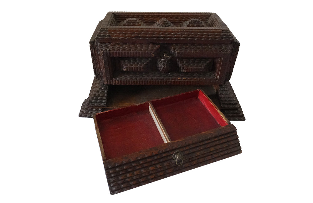 TRAMP ART BOX