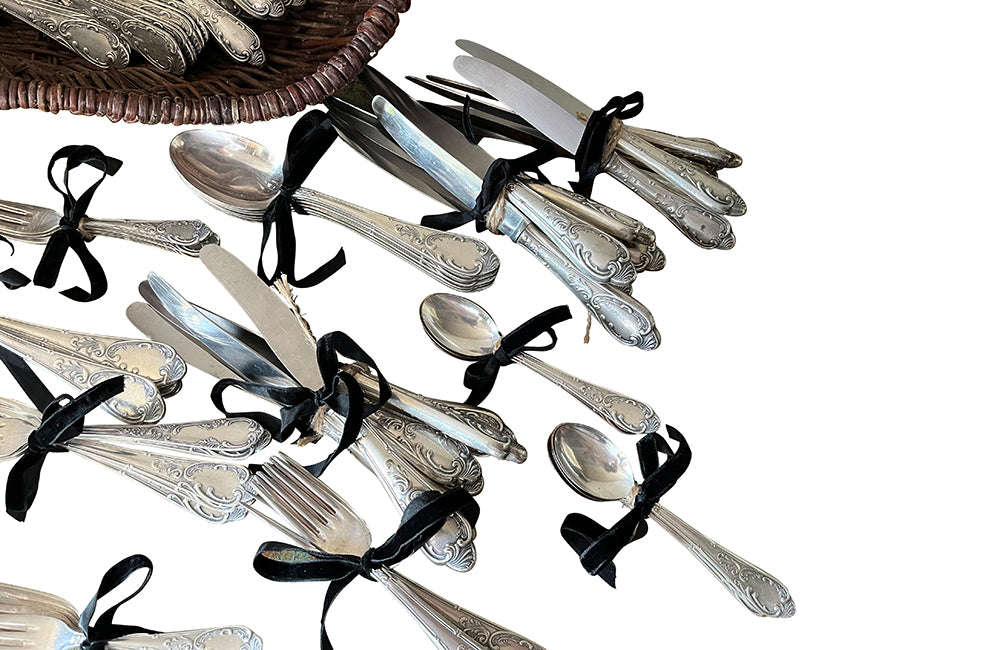 Basket Of Eighty-Two Piece Silver Plate Cutlery Service - Decorative Antique Accessories