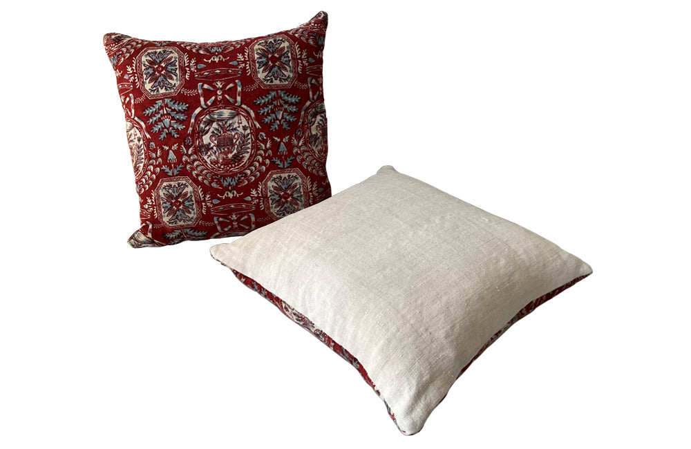 PAIR OF 19TH CENTURY FRENCH QUILT CUSHIONS