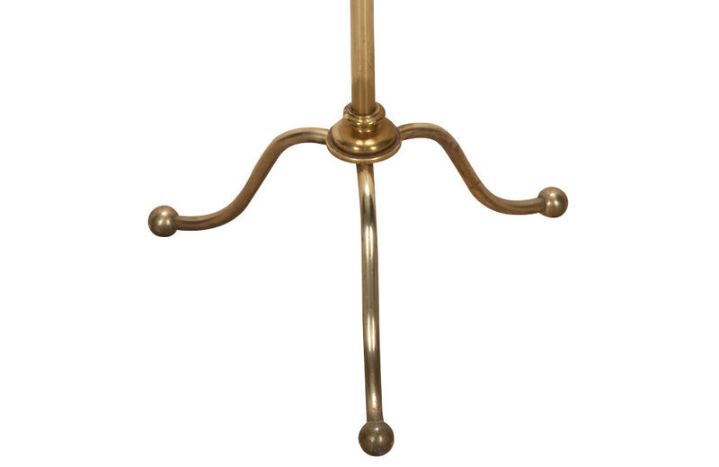 Mid century floor lamp French Classical style in brass with upper finial and ringed stem. Mid century lighting