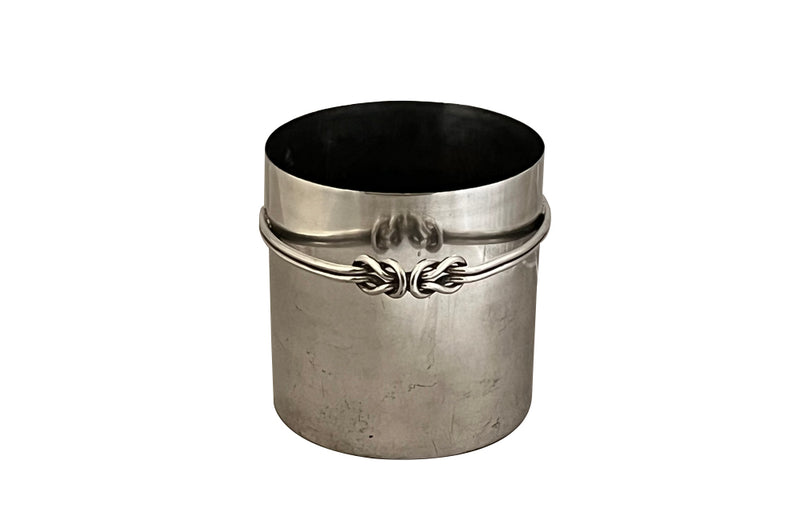 Large 20th Century Spanish elegant champagne bucket.