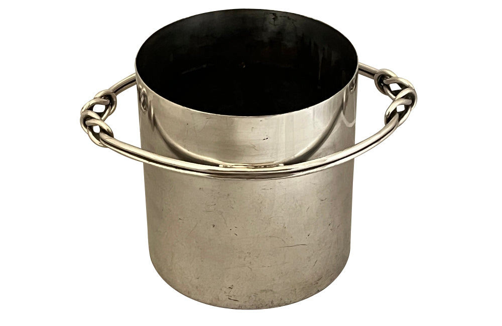 Large 20th Century Spanish elegant champagne bucket.