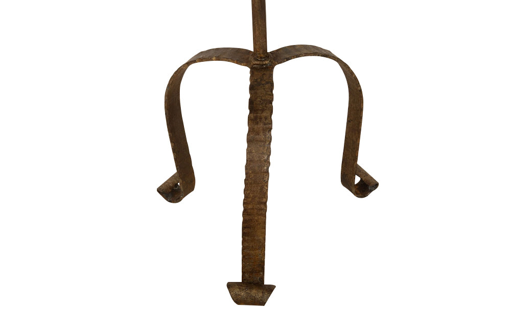 Chic little Mid-Century Spanish iron cocktail or martini table with rope rim to top