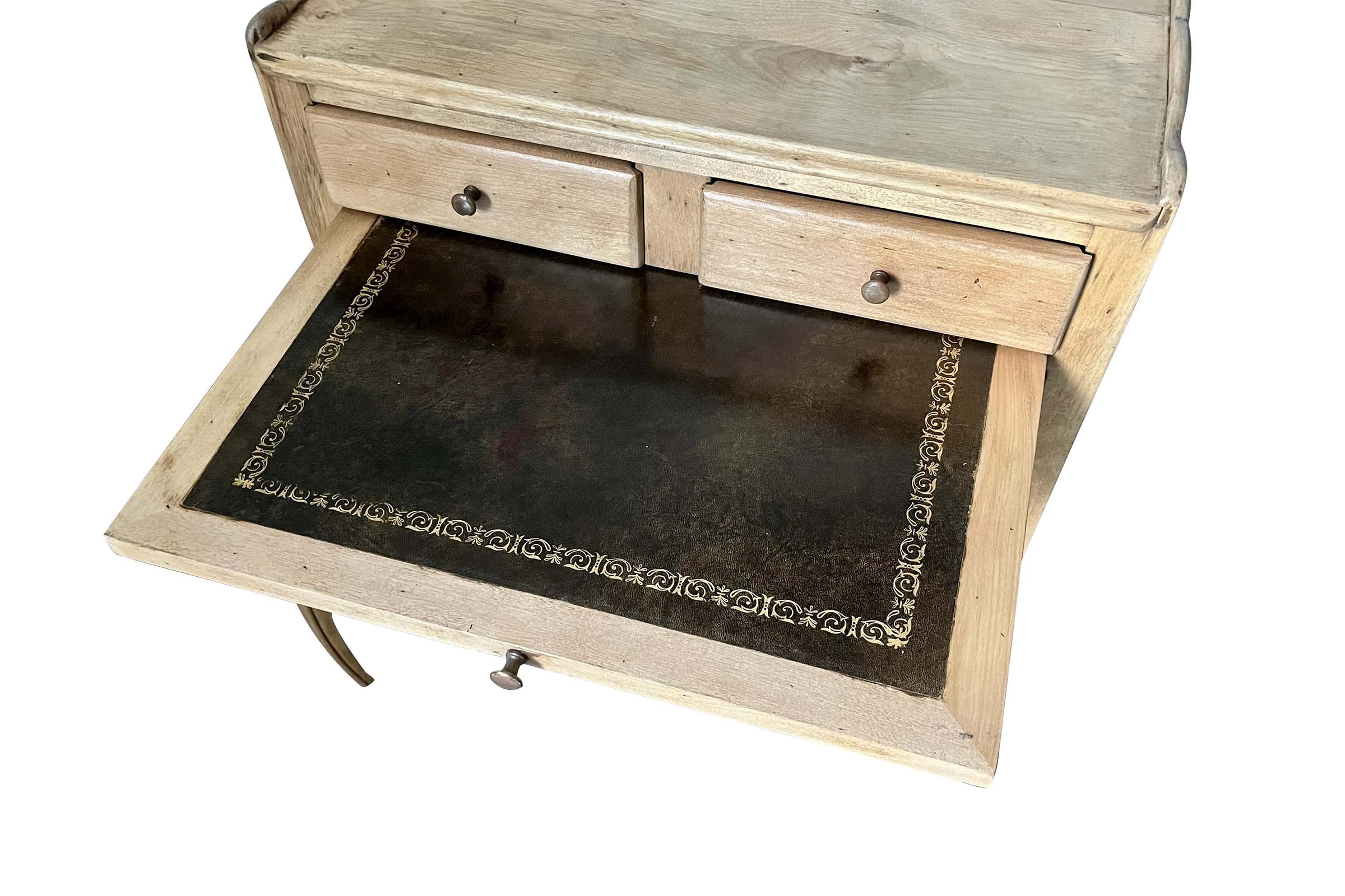 Pair of Mid-20th Century French Louis XV Revival Nightstands