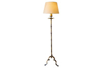 A sculptural Mid-Century Spanish floor lamp in gilt iron, dating from the 1950–60s. 