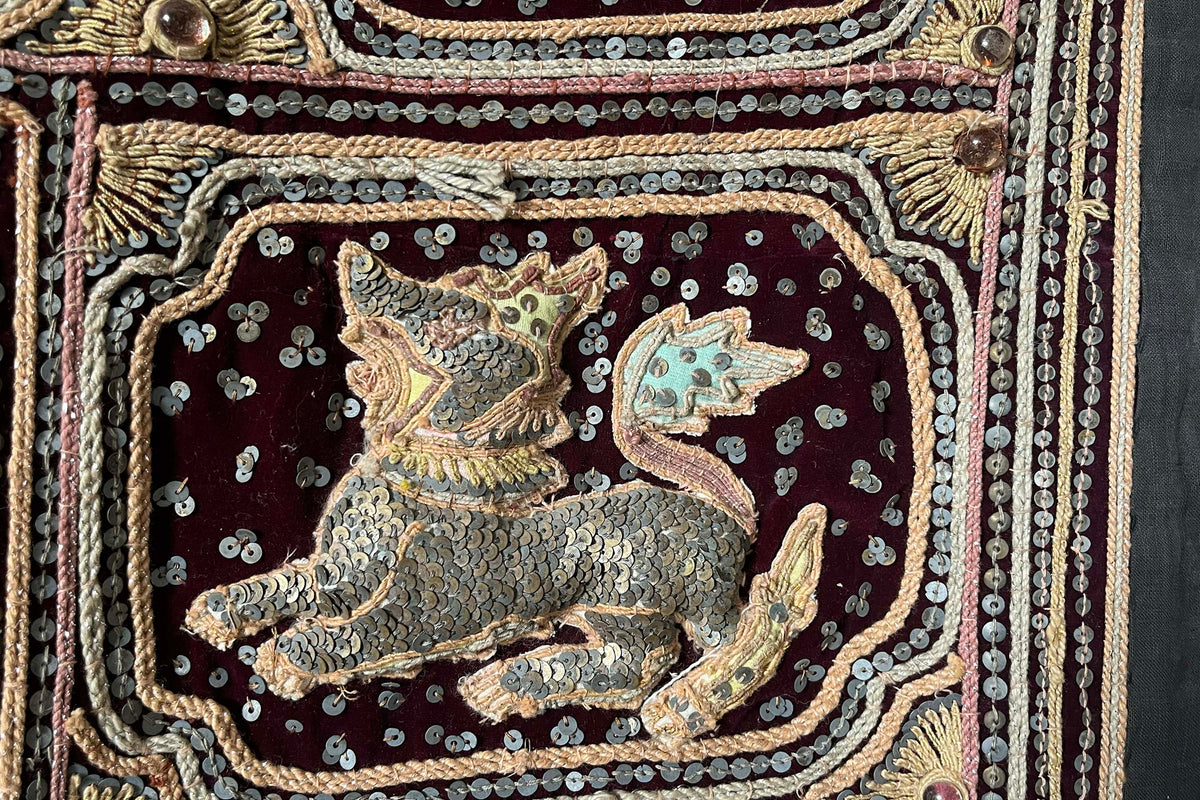 EARLY 20TH CENTURY ANTIQUE BURMESE KALAGA WALL HANGING