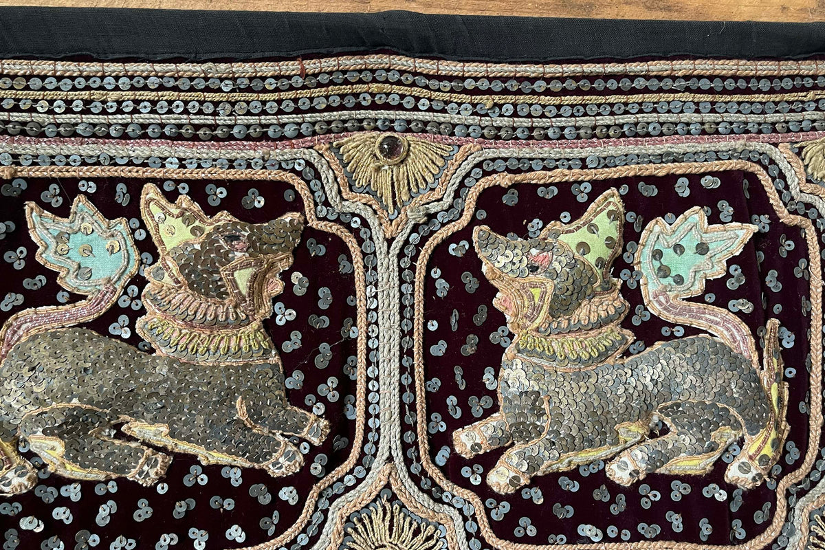 EARLY 20TH CENTURY ANTIQUE BURMESE KALAGA WALL HANGING