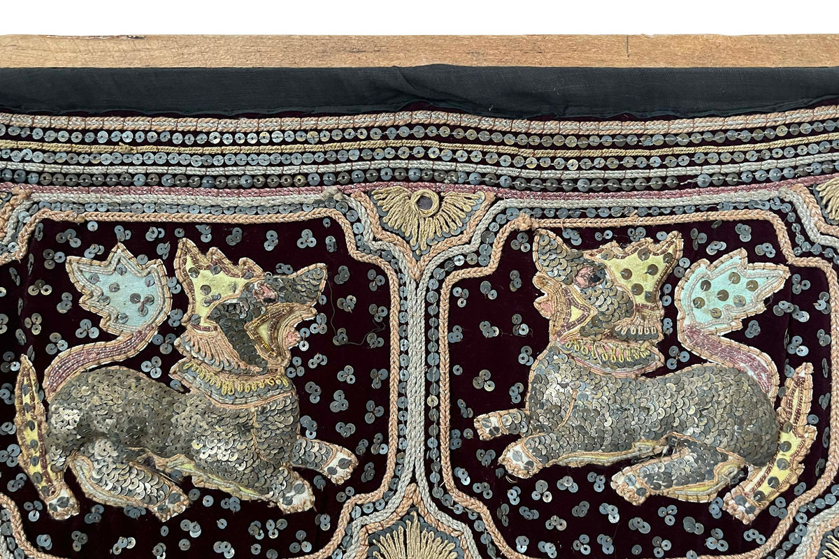 EARLY 20TH CENTURY ANTIQUE BURMESE KALAGA WALL HANGING