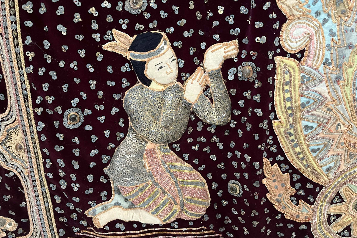 EARLY 20TH CENTURY ANTIQUE BURMESE KALAGA WALL HANGING