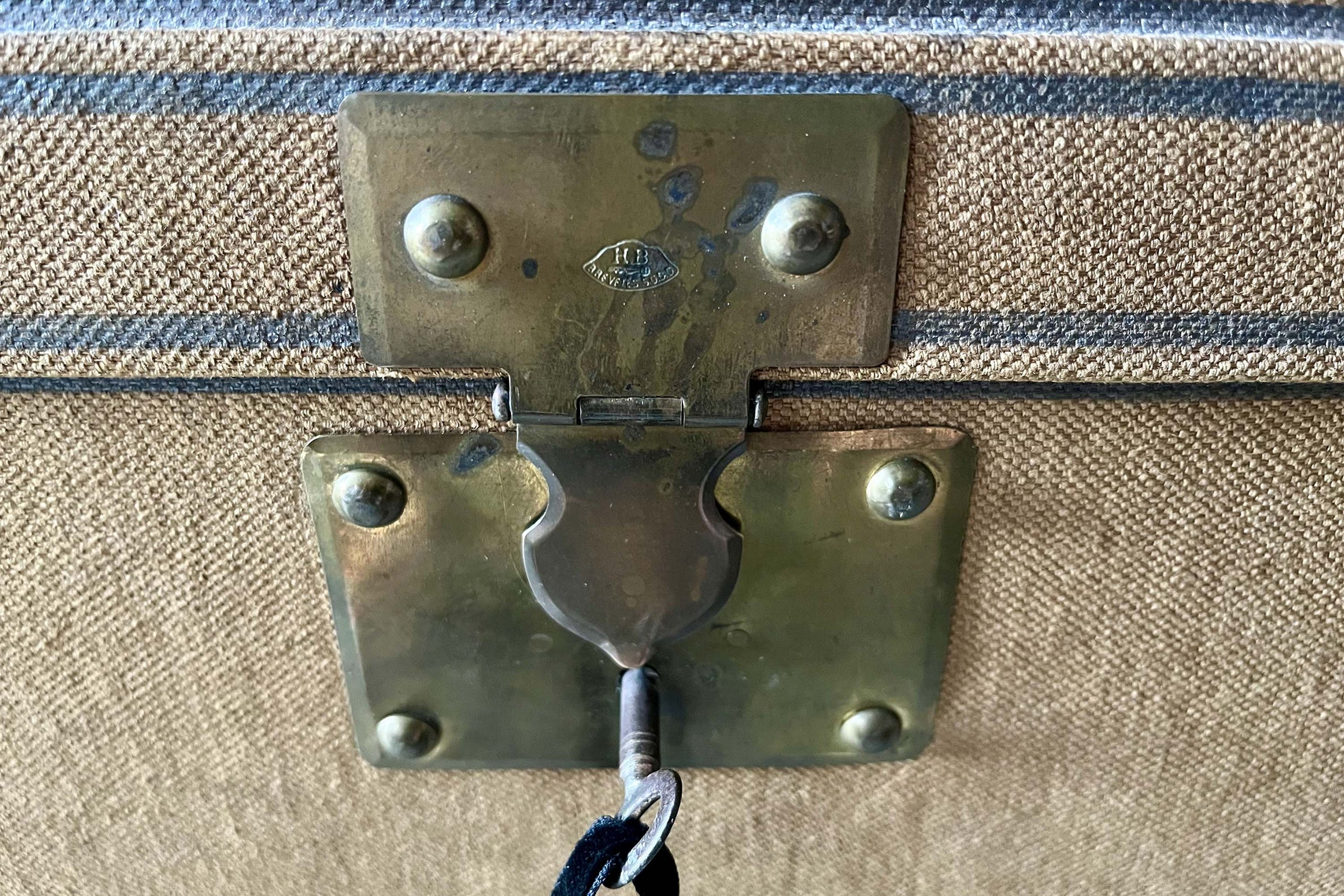 A charming early 20th Century French travelling hat trunk. 