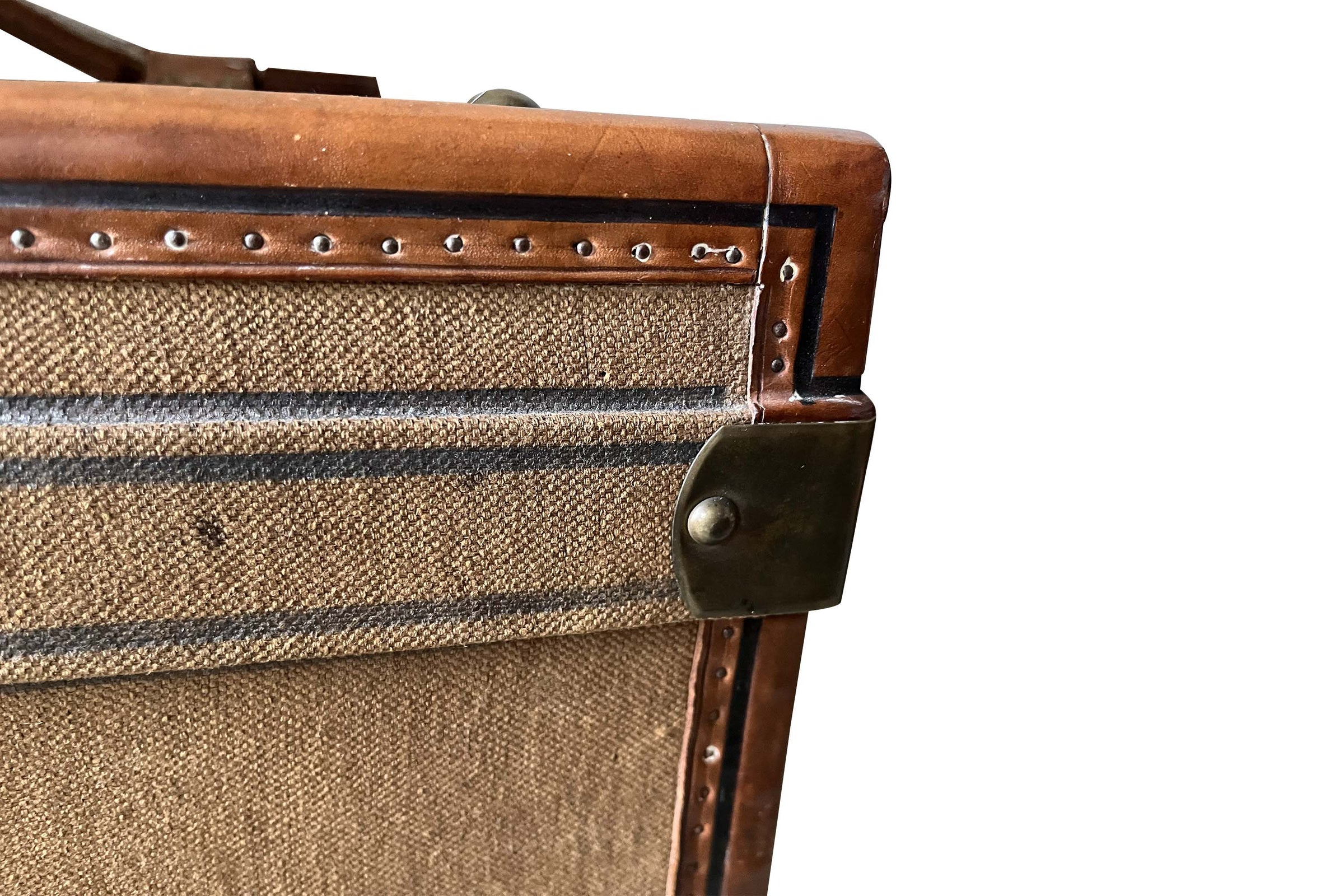 A charming early 20th Century French travelling hat trunk. 