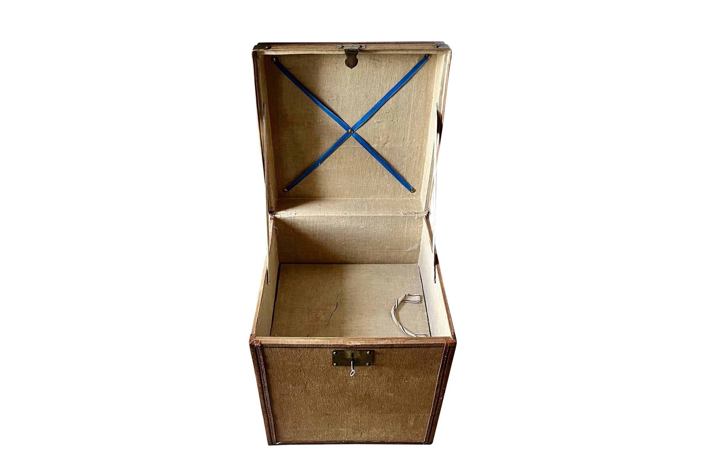 A charming early 20th Century French travelling hat trunk. 