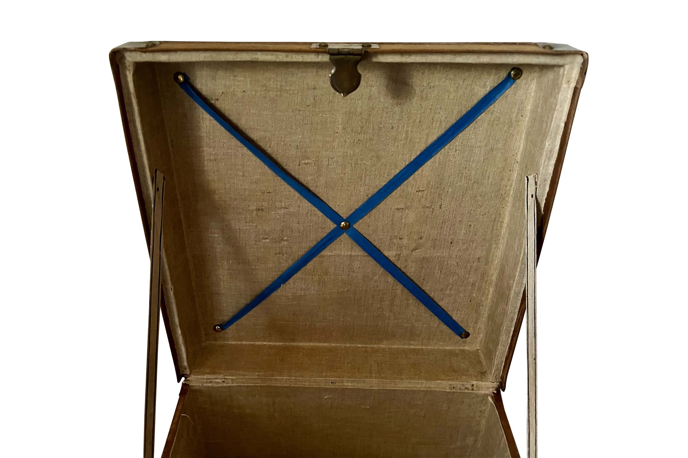 A charming early 20th Century French travelling hat trunk. 