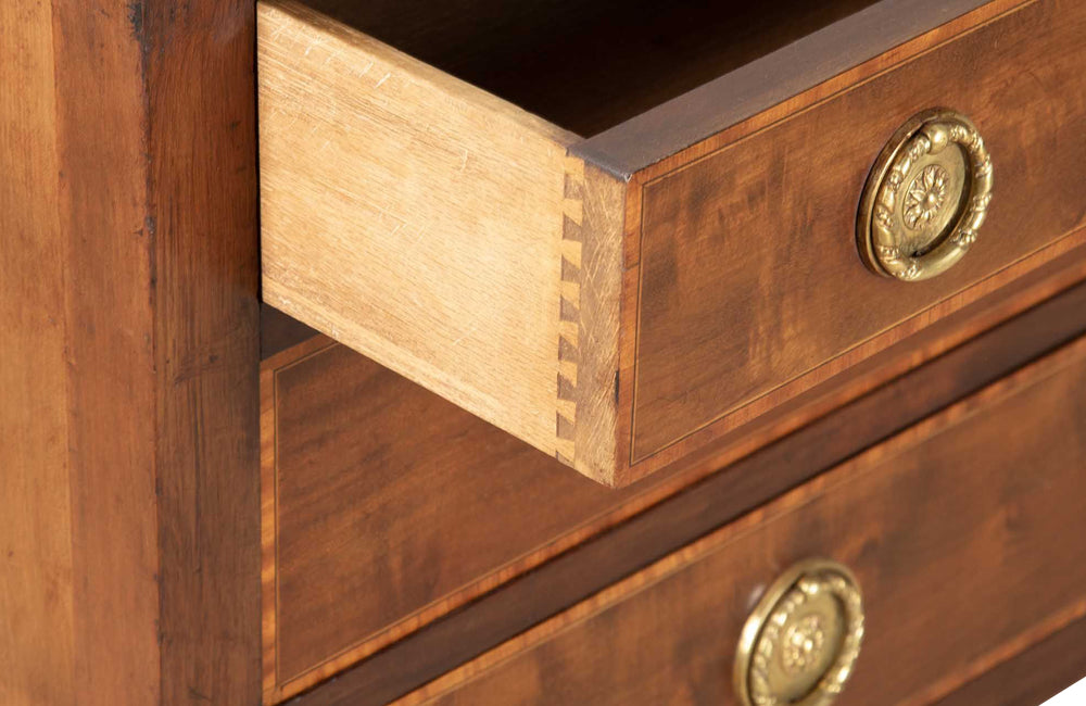 Early 20th Century English Georgian Revival commode of lovely proportions.