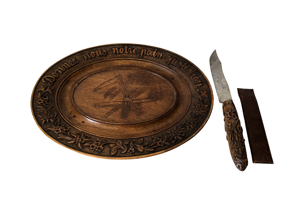 19th Century beautiful oval carved bread board with matching carved knife - French Antiques