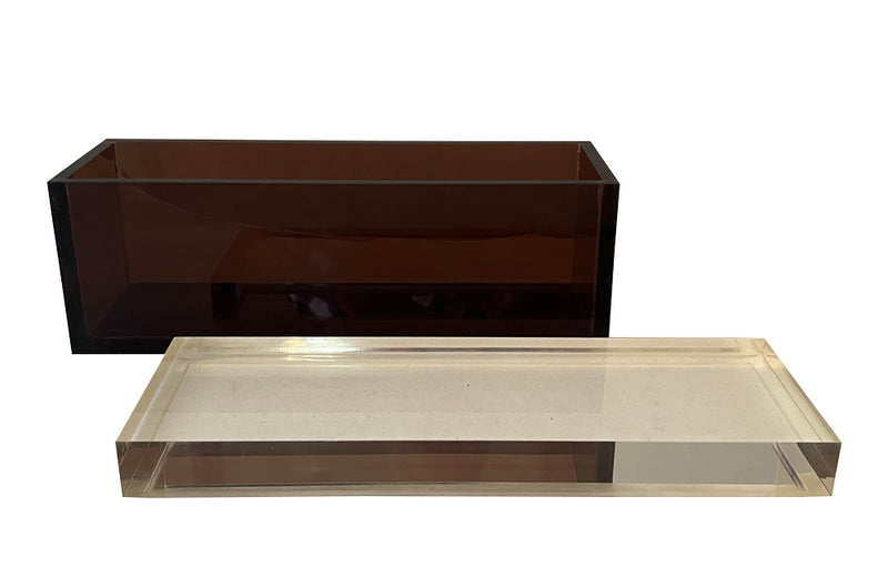 Stylish 1970's rectangular lidded box in lucite by the Italian designer Alessandro Albrizzi.