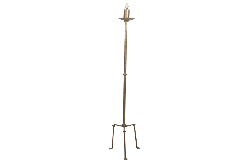 1950's Spanish gilt iron floor lamp of great decorative design with ringed stem and angular tripod base.