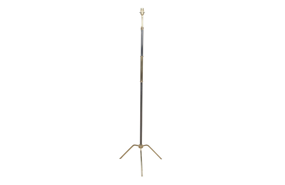 Mid-20th Century floor lamp telescopic  with reeded stem in brass and gunmetal finish. French. 