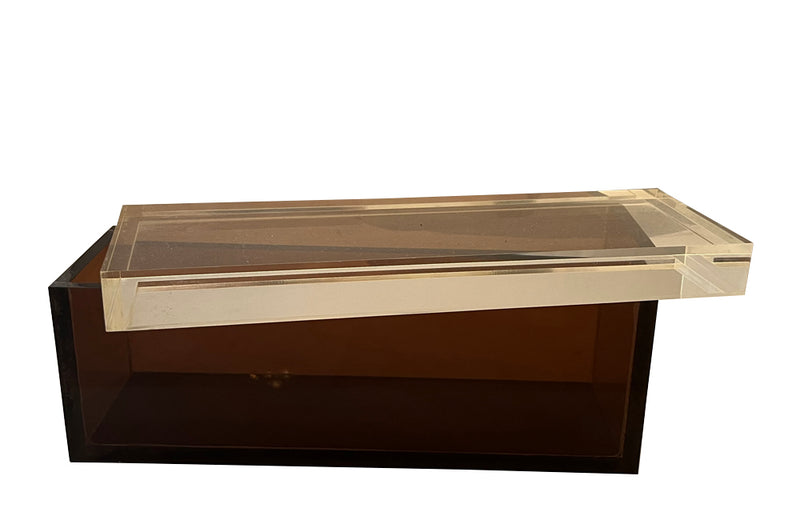 Stylish 1970's rectangular lidded box in lucite by the Italian designer Alessandro Albrizzi.