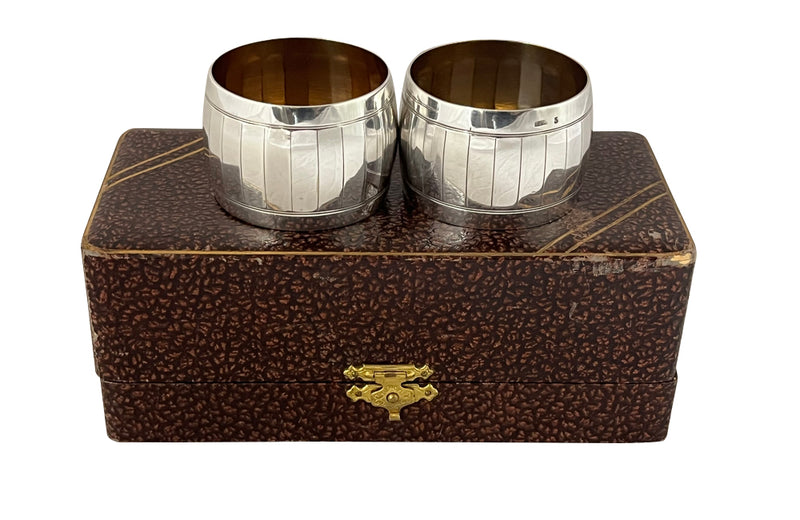 Pair of stylish art deco silver plate napkin rings of barrel form by the French silversmiths, Ravinet D'Enfert