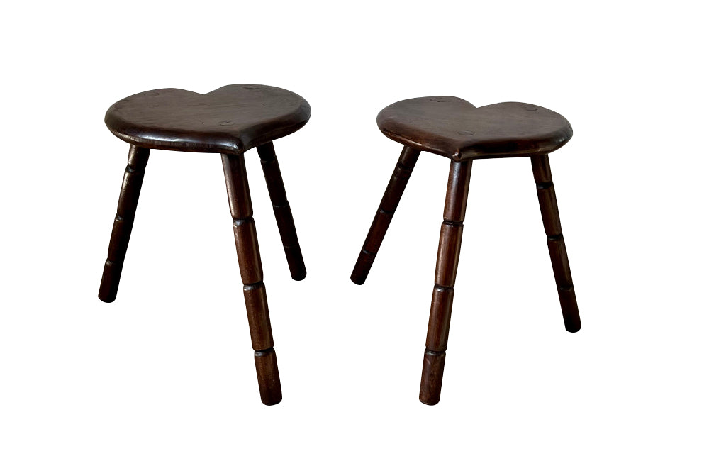 Pair of charming vintage tripod milking stool with heart shaped seat. Circa 1960 - French Antique Furniture