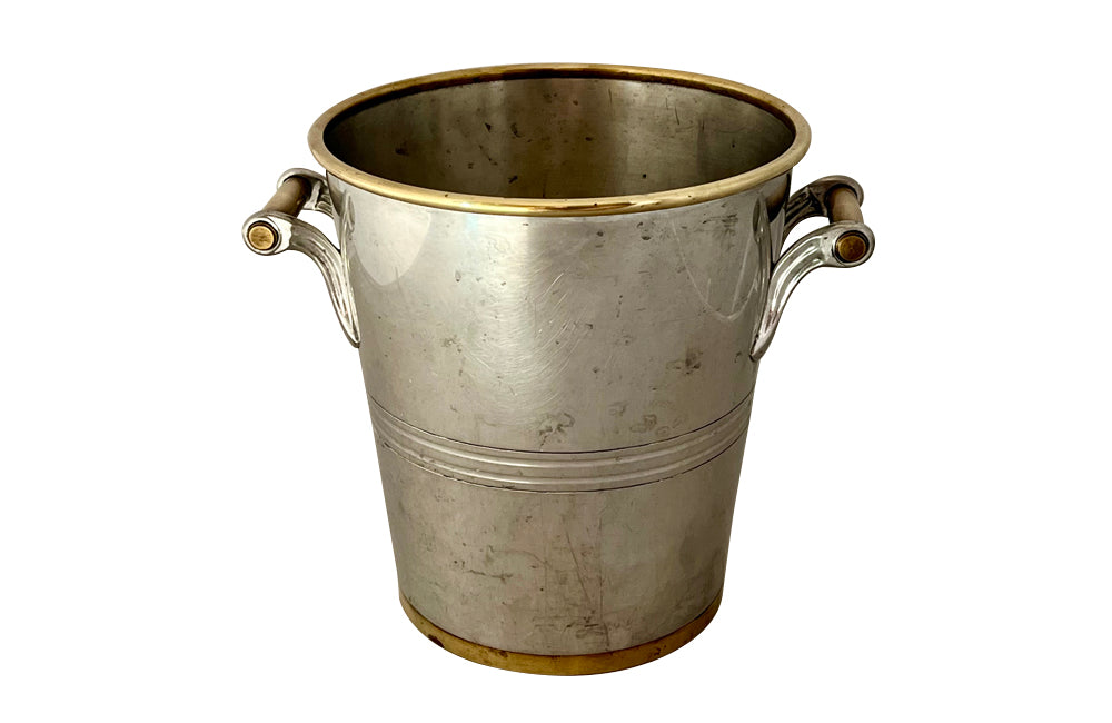 Champagne bucket mid-20th Century in the Art Deco style in pewter. French - French antiques