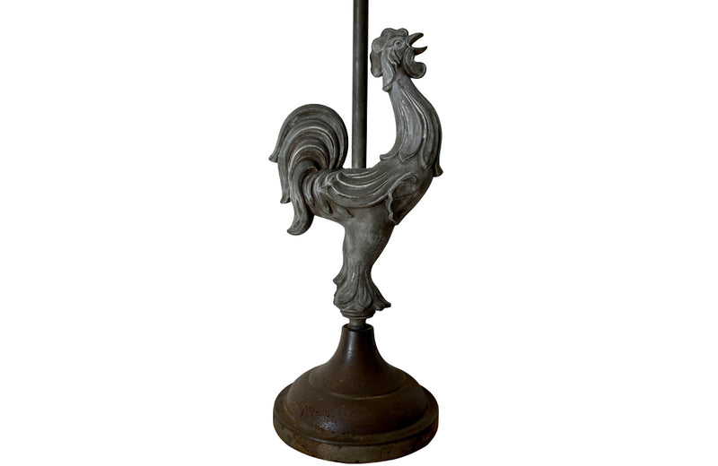 Charming pair of French mounted zinc cockerel table lamps. First half of the 20th Century,