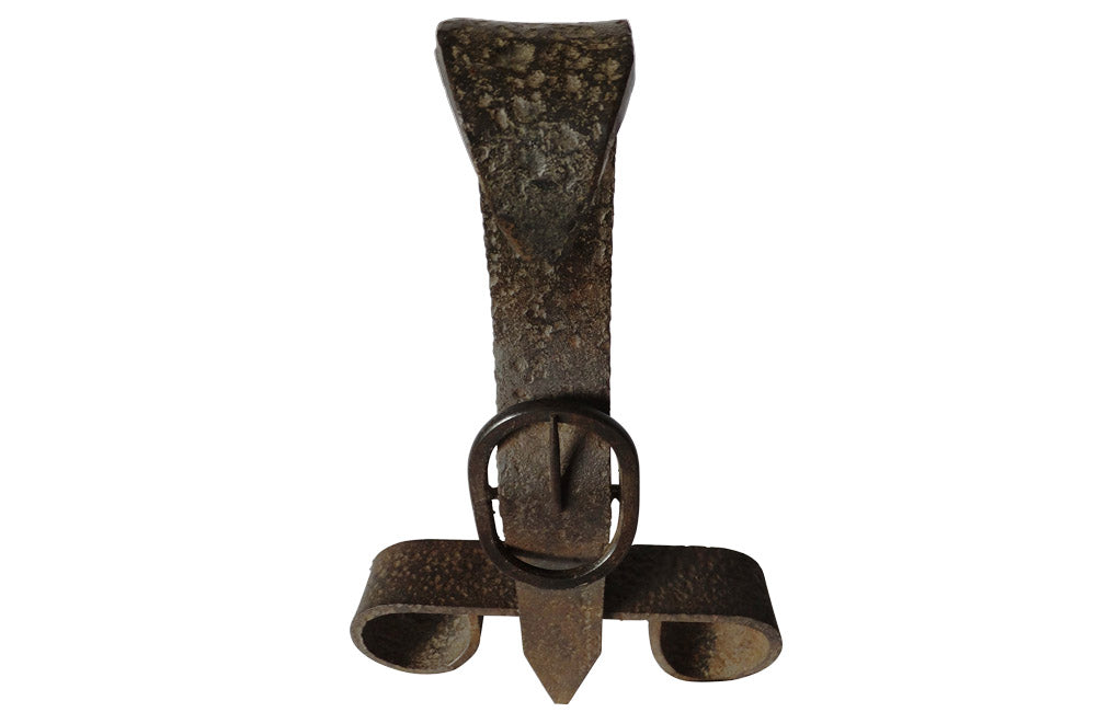 PAIR OF IRON BUCKLE ANDIRONS