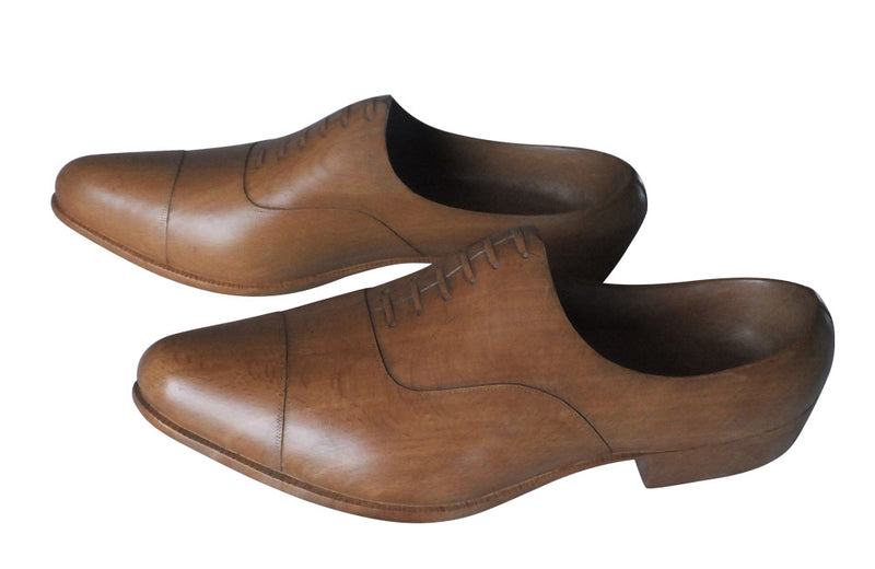 BEAUTIFUL PAIR OF FINELY CARVED TREEN SHOES