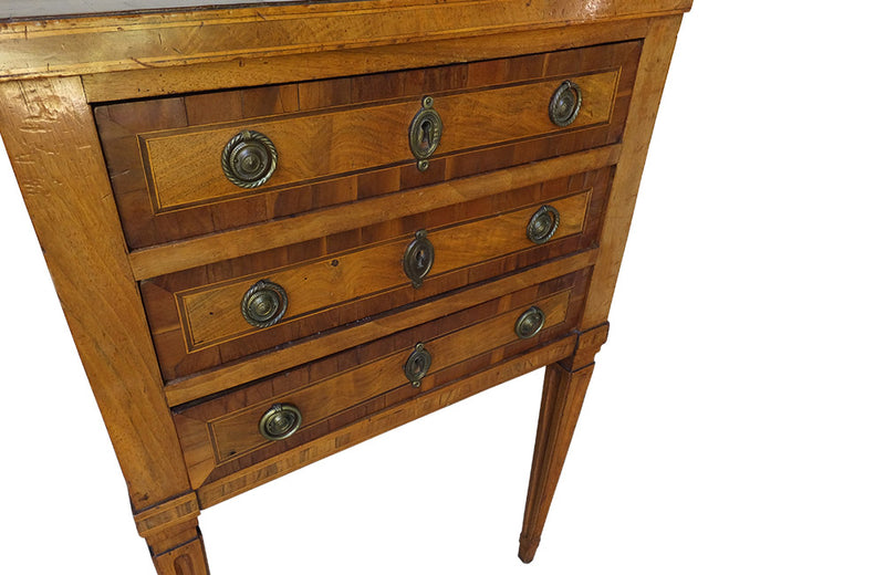 18TH CENTURY PETITE CHEST OF DRAWERS / SIDE TABLE